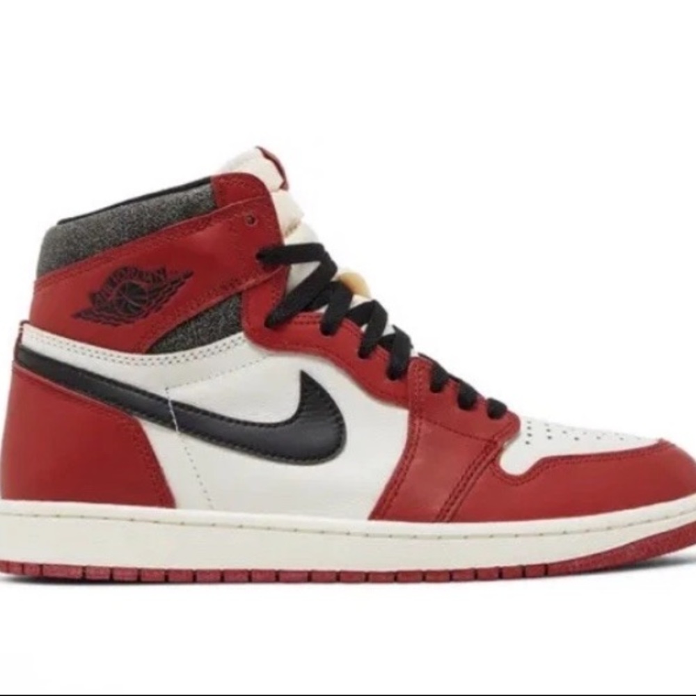 Nike Air Jordan 1 Size 4Y Red Black White Retro High OG Chicago High Top Sneaker
